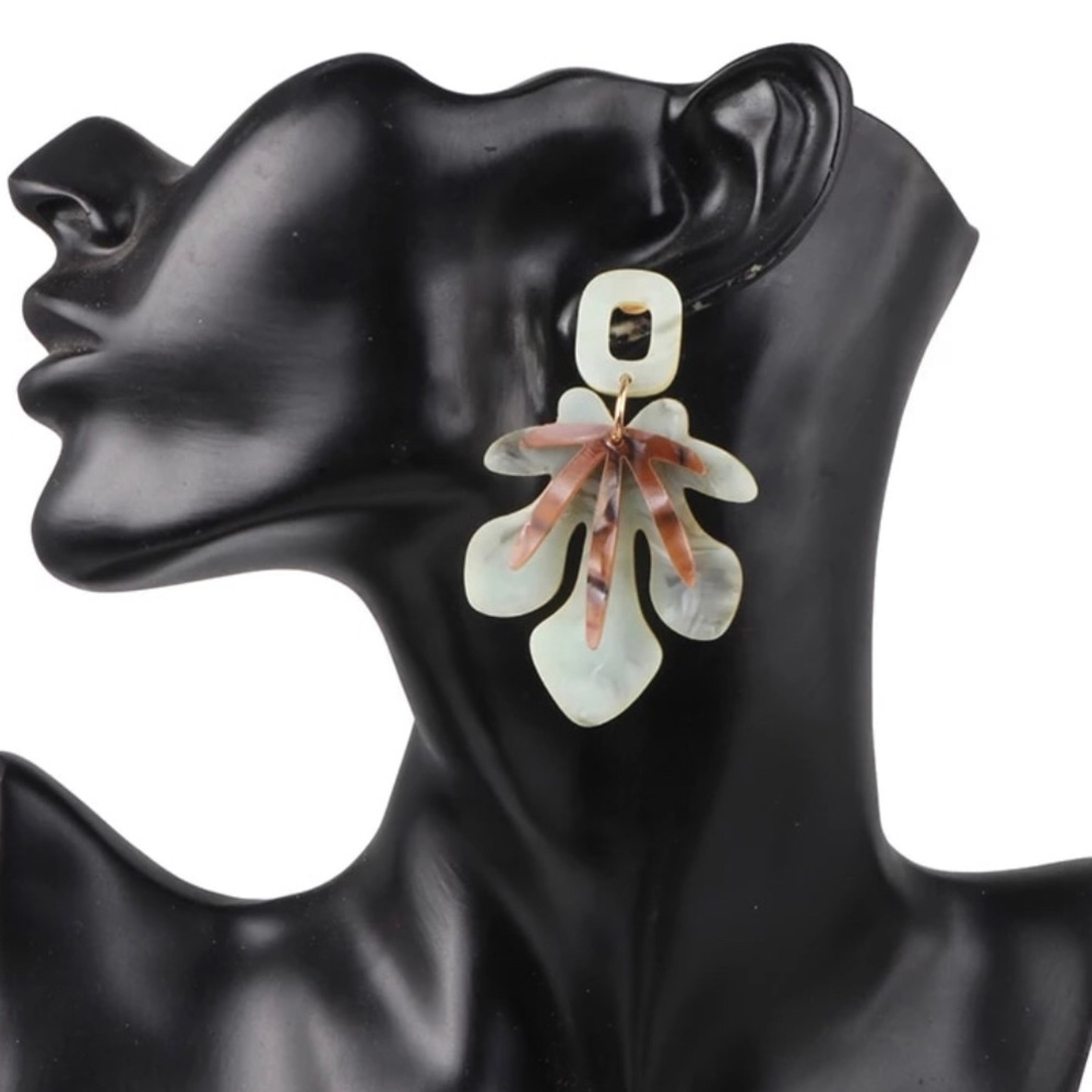 Leaf drop earrings